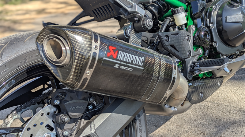 Akrapovic Endschalldämpfer