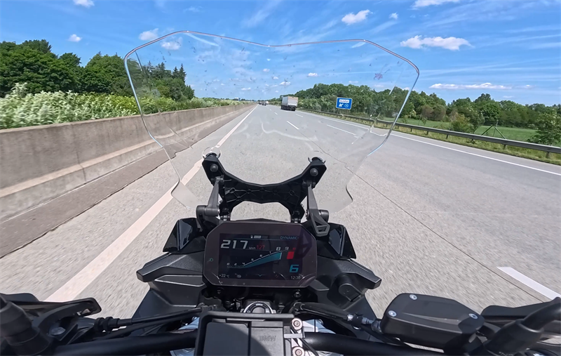 Bei 217 km/h ist Schluss. Reicht ja auch.